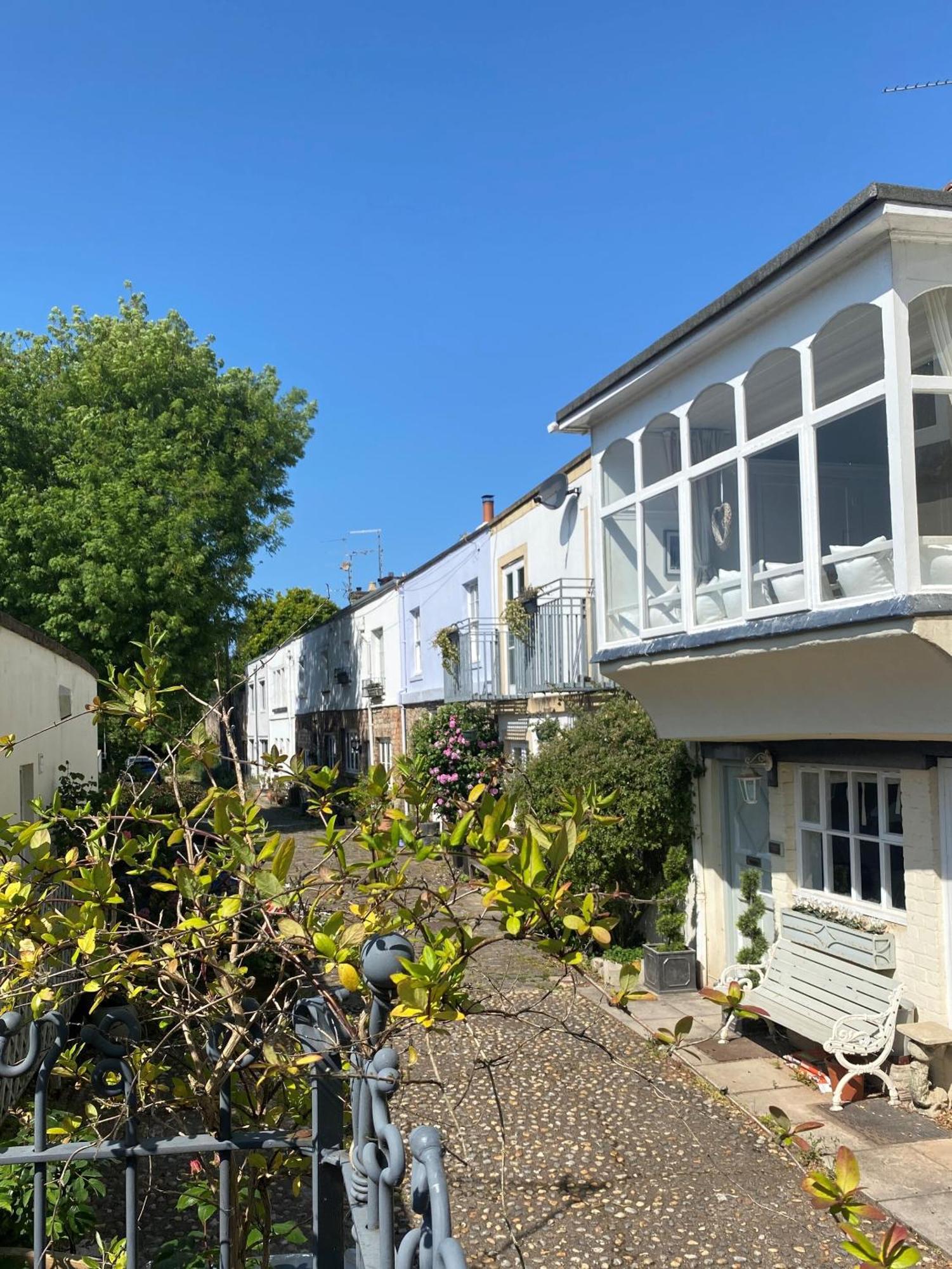 Prime Location! Detached Clifton Home With Parking Бристоль Экстерьер фото